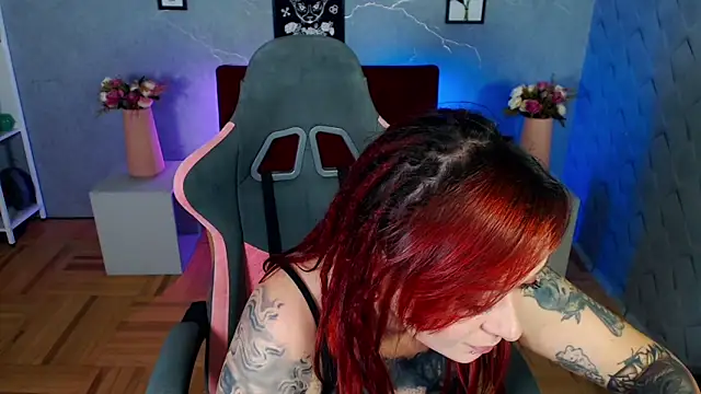 Snapshot of Miss-Tattoo chatting on 20, 12, 2025 Miss-Tattoo online show from 20, 12, 2025