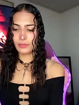 Lanna hott  online show from 4, 10, 2025