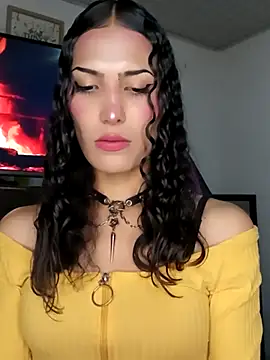 Lanna hott  online show from 10, 11, 2025