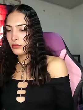 Lanna hott  online show from 4, 10, 2025