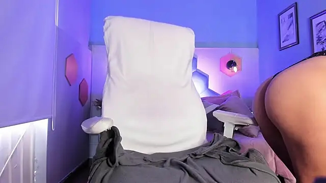 Snapshot of Valkiria_ponce chatting on 18, 3, 2025 Valkiria ponce online show from 18, 3, 2025