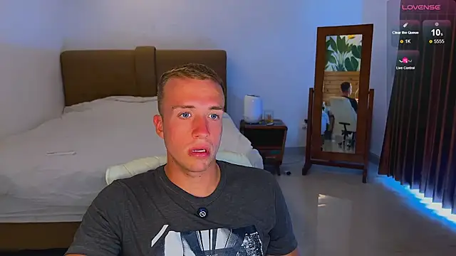 tommy cumfinger online show from 26, 9, 2025