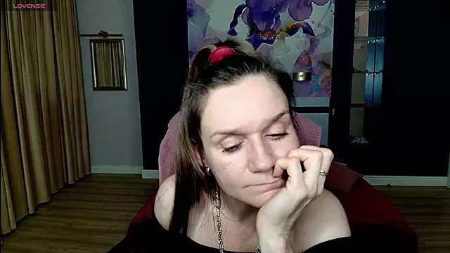 Snapshot of AriaGray chatting on 6, 2, 2026 AriaGray online show from 6, 2, 2026