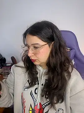 Aria Bennett21 online show from 8, 2, 2026