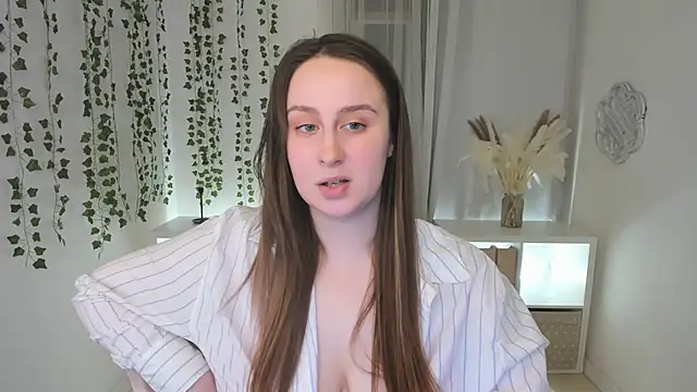 Snapshot of Lattea chatting on 4, 2, 2025 Lattea online show from 4, 2, 2025