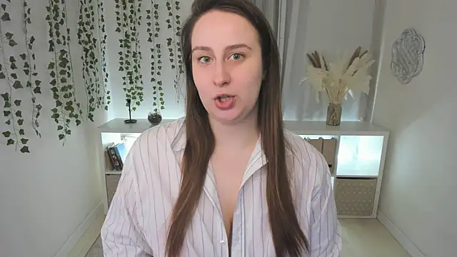 Snapshot of Lattea chatting on 4, 2, 2025 Lattea online show from 4, 2, 2025