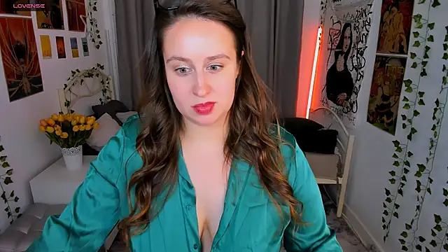 Snapshot of Lattea chatting on 4, 10, 2025 Lattea online show from 4, 10, 2025