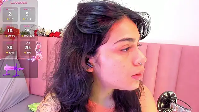 zyle boobs online show from 25, 10, 2025