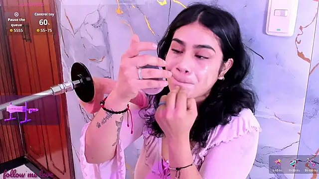 zyle boobs online show from 9, 9, 2025