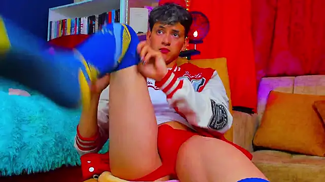 GabyThoms online show from 27, 2, 2025