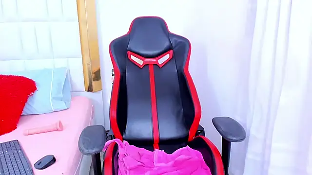 MadelineJackson online show from 15, 2, 2025