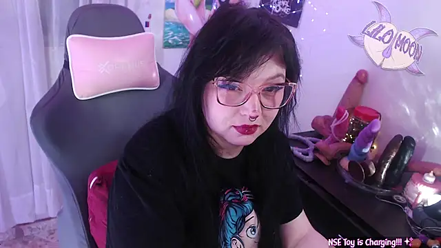 Snapshot of LiloMoon69 chatting on 5, 6, 2026 LiloMoon69 online show from 5, 6, 2026