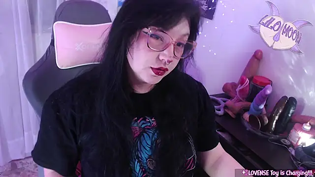 Snapshot of LiloMoon69 chatting on 5, 6, 2026 LiloMoon69 online show from 5, 6, 2026