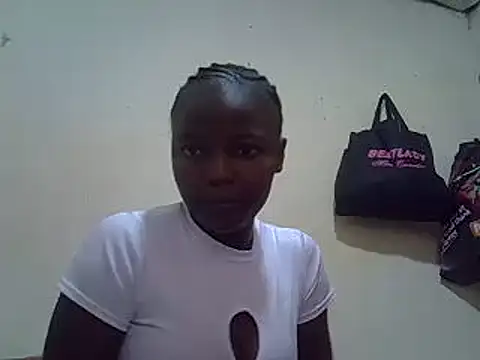 Snapshot of pretty_vivy chatting on 5, 3, 2025 pretty vivy online show from 5, 3, 2025