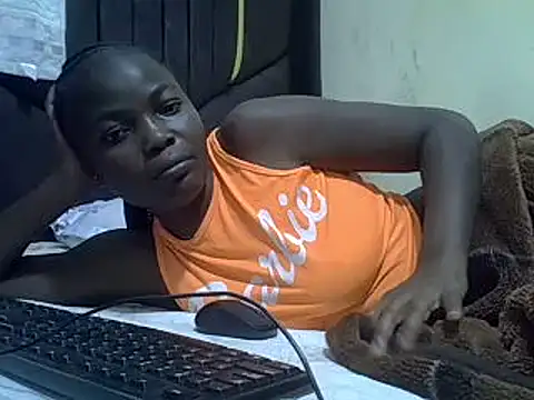 Snapshot of pretty_vivy chatting on 5, 3, 2025 pretty vivy online show from 5, 3, 2025