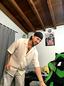 Valentino Xander online show from 2, 12, 2025