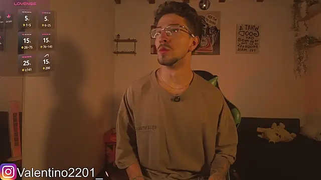 Snapshot of Valentino_Xander chatting on 29, 5, 2026 Valentino Xander online show from 29, 5, 2026
