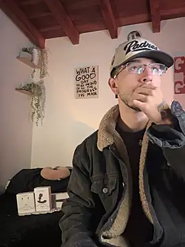 Snapshot of Valentino_Xander chatting on 24, 5, 2026 Valentino Xander online show from 24, 5, 2026