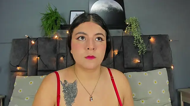 Snapshot of EngelStone chatting on 2, 12, 2025 EngelStone online show from 2, 12, 2025