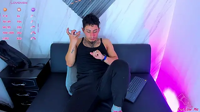 Piggy Eddy online show from 3, 12, 2025