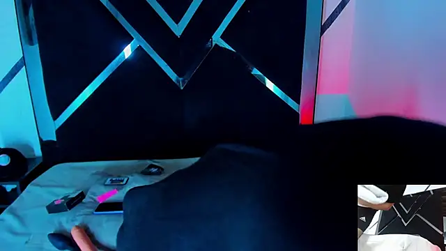 Piggy Eddy online show from 16, 9, 2025