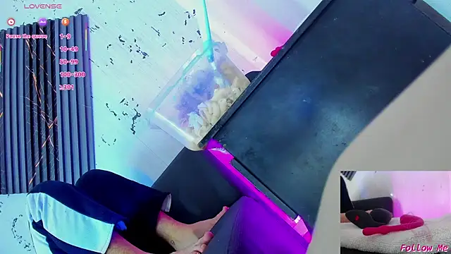 Piggy Eddy online show from 22, 11, 2025