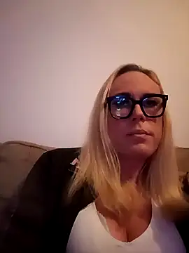 Snapshot of Connie_Pepper chatting on 10, 3, 2025 Connie Pepper online show from 10, 3, 2025