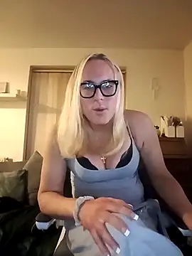 Snapshot of Connie_Pepper chatting on 23, 2, 2025 Connie Pepper online show from 23, 2, 2025