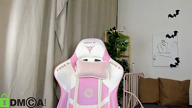 Nicole Charm online show from 29, 10, 2025