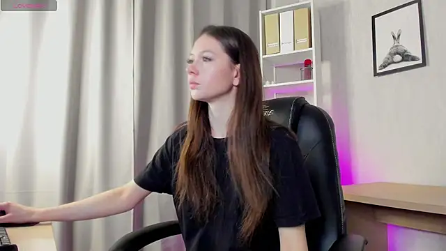 Nicole Charm online show from 6, 3, 2025