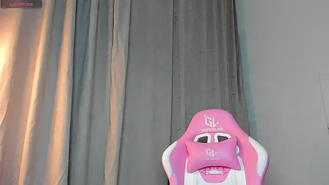 Nicole Charm online show from 1, 3, 2025