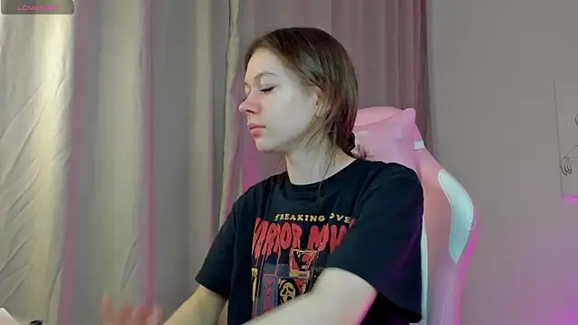 Nicole Charm online show from 17, 2, 2025