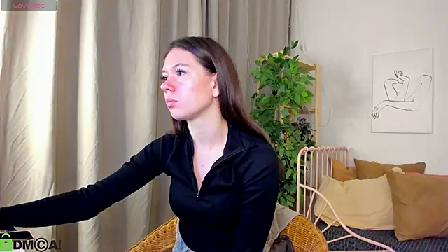 Nicole Charm online show from 9, 9, 2025