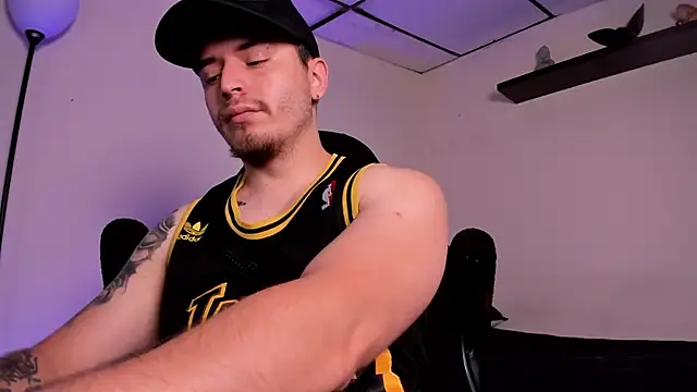 Snapshot of james_connor2 chatting on 14, 12, 2025 james connor2 online show from 14, 12, 2025