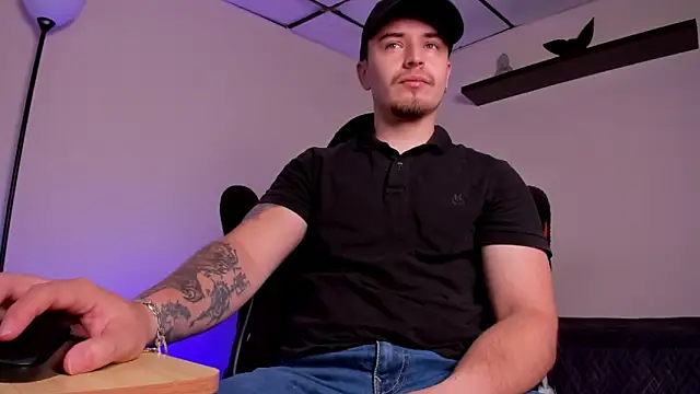 Snapshot of james_connor2 chatting on 28, 11, 2025 james connor2 online show from 28, 11, 2025