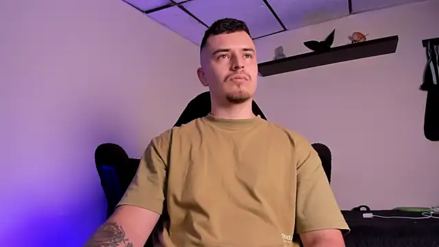 Snapshot of james_connor2 chatting on 17, 12, 2025 james connor2 online show from 17, 12, 2025