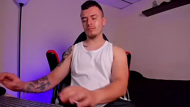 Snapshot of james_connor2 chatting on 2, 11, 2025 james connor2 online show from 2, 11, 2025