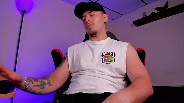 Snapshot of james_connor2 chatting on 5, 11, 2025 james connor2 online show from 5, 11, 2025