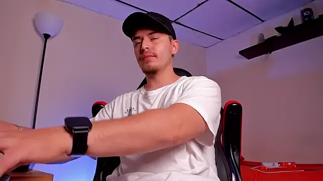 Snapshot of james_connor2 chatting on 12, 10, 2025 james connor2 online show from 12, 10, 2025