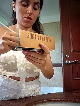 Izabella Bella online show from 2, 2, 2026