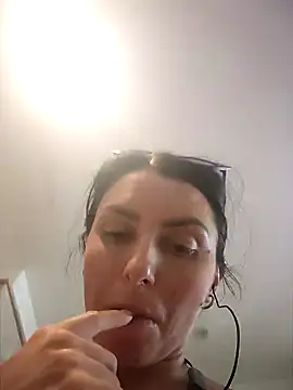 Izabella Bella online show from 18, 2, 2025