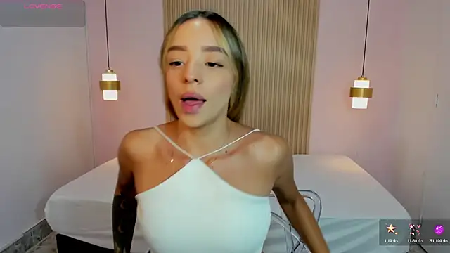 Snapshot of AliceRoss0 chatting on 19, 6, 2026 AliceRoss0 online show from 19, 6, 2026
