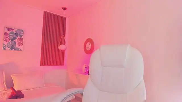 Snapshot of TiffanyWright chatting on 27, 10, 2025 TiffanyWright online show from 27, 10, 2025