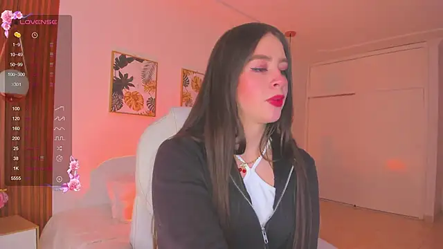 Snapshot of TiffanyWright chatting on 7, 3, 2025 TiffanyWright online show from 7, 3, 2025