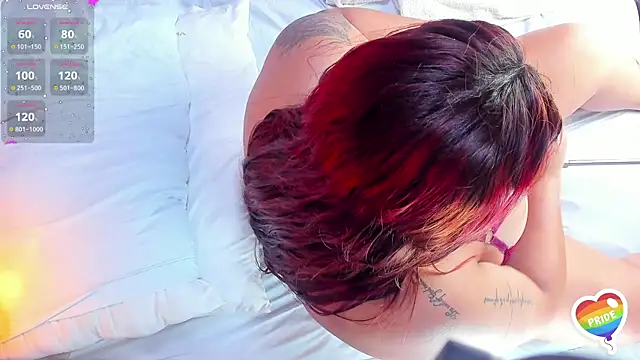 Snapshot of Amberluy chatting on 1, 10, 2025 Amberluy online show from 1, 10, 2025