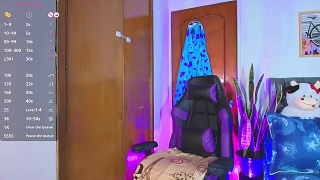 Cassie fletcher  online show from 21, 11, 2025