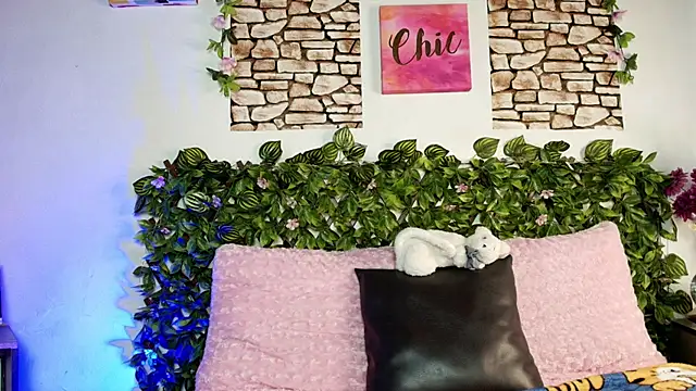 Cassie fletcher  online show from 8, 3, 2025