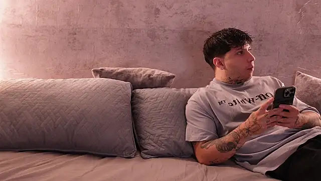 Nicky and Blake online show from 26, 11, 2025