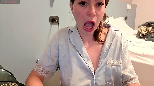 Jullyenn3 online show from 28, 4, 2026
