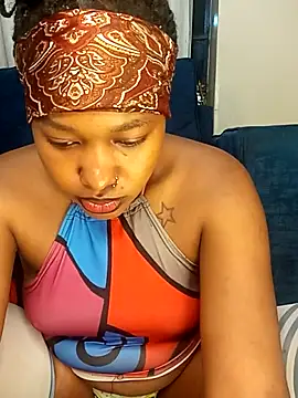 Snapshot of Pretty_tiffany chatting on 8, 10, 2025 Pretty tiffany online show from 8, 10, 2025